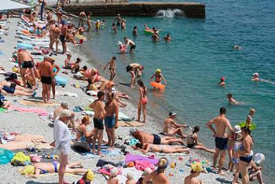 На всех пляжах Крыма вновь разрешили купаться - lenta.ru - Крым - Севастополь
