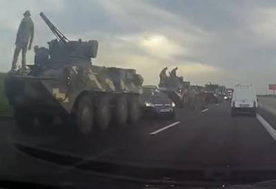 Под Киевом произошло ДТП с военной техникой, кадры: "пытались протиснуться" - politeka.net - Украина - Киев
