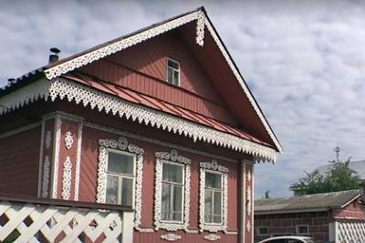 Россиянин превратил дом в сказочный терем и построил ворота-трансформеры в Твери - lenta.ru - Тверь - Тверская обл. - район Калининский