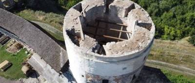 Ураган сорвал крышу на одной из башен Каменец-Подольской крепости - w-n.com.ua - Каменец-Подольский