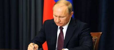 Владимир Путин - Путин поручил полностью отказаться от учебы в третью смену к 2023-24 учебному году - runews24.ru - Россия