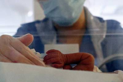 Беременная британка отказалась от вакцинации и родила раньше срока на 16 недель - lenta.ru - Англия - Бирмингем