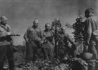 Каких погибших красноармейцев хоронили в отдельных могилах - russian7.ru