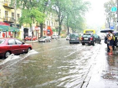 Начался "сезон дождей" в Одессе: синоптики предупредили о грозовом фронте на выходных - politeka.net - Украина - Одесса