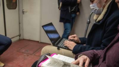 Петр Толстой - В Госдуме призвали рассматривать дистант как допинструмент образования - dp.ru
