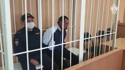 Суд арестовал подозреваемого в убийстве семьи в Хакасии - 5-tv.ru - респ. Хакасия