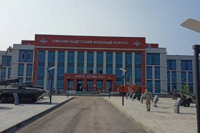 Рядом с новым зданием Омского кадетского корпуса посадят более 300 деревьев - omsk.mk.ru - Омск