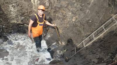 Оставшимся без воды воронежцам назвали примерные сроки устранения аварии у рынка - vestivrn.ru - Воронеж