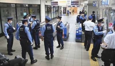 В токийском метро 36-летний мужчина с ножом учинил жестокую резню - lenta.ua - Украина - Токио - Япония - Нападение