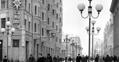 Москвичи вспомнили о дефиците из-за архивного фото ювелирного магазина - moslenta.ru