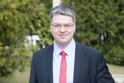 Олег Шибанов - Директор Финансового центра СКОЛКОВО-РЭШ Олег Шибанов - об идее преподавания в школах финграмотности - smartmoney.one - Москва - Россия - Сколково