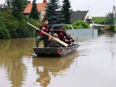 Сильные ливни в Польше затопили более 700 жилых зданий (ФОТО) - enovosty.com - Украина - Польша