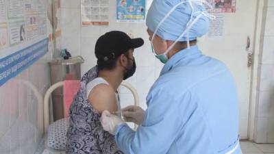 Зарина Абдуназарова - Прививка от COVID-19: в Таджикистане вторую дозу вакцины получили около 8% населения - mir24.tv - Душанбе - Таджикистан - Афганистан