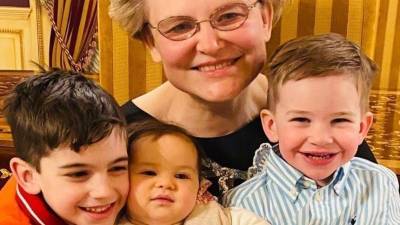 Елена Малышева - Елена Малышева впервые за долгое время показала подросшую внучку: «Врачом будет» - 5-tv.ru - Россия