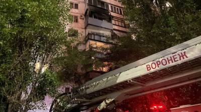 В Воронеже вспыхнул балкон жилого дома: появилось видео - vestivrn.ru - Воронеж