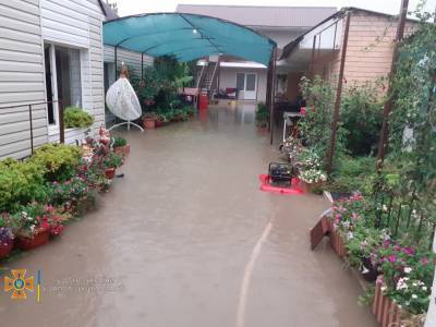 Курортная Кирилловка ушла под воду: базы отдыха поплыли, отдыхающие бросились бежать - vchaspik.ua - Украина - Кирилловка