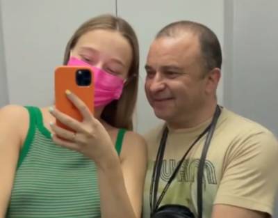 Виктор Павлик - Екатерина Репяхова - Павлик Екатерин Репяхов - Виктор Павлик с молодой женой отправились крестить сына в вышиванках: кадры с церемонии - sport.politeka.net - Украина