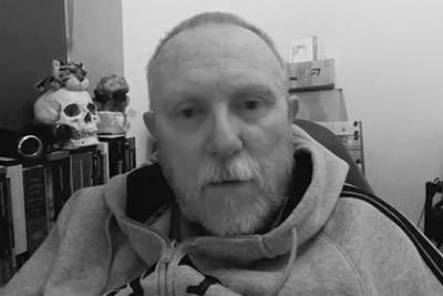 Больной COVID-19 снял видео со словами «бояться нечего» и умер через девять дней - lenta.ru - Англия
