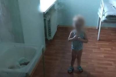 В больнице Волгограда заперли двухлетнего ребенка и оставили без ухода - lenta.ru - Волгоград - район Тракторозаводский, Волгоград