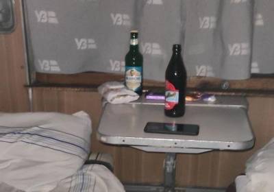 В поезде "Львов-Мариуполь" железнодорожники и полиция не помогли девушкам, к которым приставал попутчик - kp.ua - Украина - Львов - Мариуполь