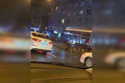 Автомобиль снес остановку на проспекте Стачек - spb.mk.ru