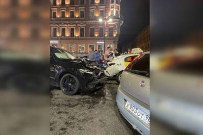 BMW спровоцировал массовую аварию на Невском - spb.mk.ru - Санкт-Петербург