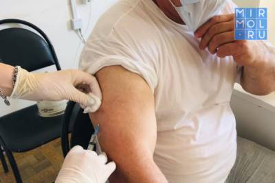 В Новолакском районе продолжается вакцинация жителей от новой коронавирусной инфекции - mirmol.ru - Китай