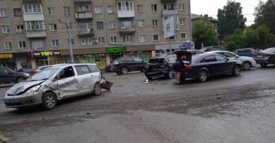 В Новосибирске из-за одного водителя столкнулось семь машин - reendex.ru - Новосибирск - Волгоград