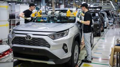 Toyota Camry - Петербургский завод Toyota возобновил работу после летних каникул - autostat.ru - Санкт-Петербург