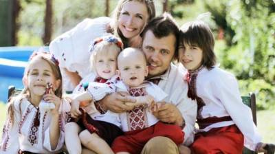 Денис Шмыгаль - Стало известно, как многодетным семьям получить дополнительную матпомощь - enovosty.com