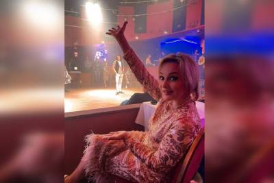 Сергей Шнуров - Татьяна Буланова - Шнуров в стихах поддержал кандидата в депутаты ЗакСа Буланову - spb.mk.ru - Санкт-Петербург