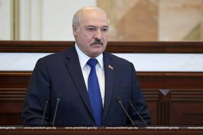 Александр Лукашенко - Лукашенко рассказал о давлении из-за отказа вводить карантин - lenta.ru - Белоруссия