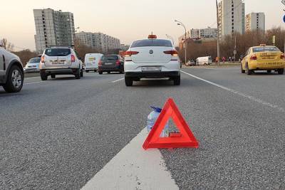 Движение полностью перекрыто на Ленинградском проспекте из-за ДТП с тремя машинами - vm.ru - Москва