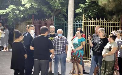 Жителям Ташкента пришлось караулить деревья ночью, чтобы защитить их от вырубки - podrobno.uz - Узбекистан - Ташкент - район Учтепинский - Экология