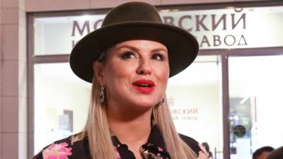 Эвелина Бледанс - Российские звезды пожаловались на подорожание летнего отдыха - inforeactor.ru - Крым - Сочи