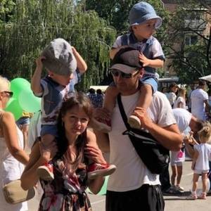 В Чернигове прошел фестиваль близнецов. Видео - reporter-ua.com - Украина