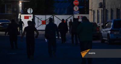 Никол Пашинян - "Чувствуем себя обманутыми": родственники пленных устроили акцию у правительства - ru.armeniasputnik.am - Армения - Азербайджан
