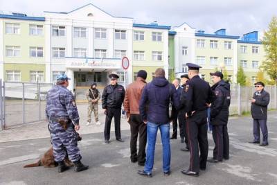 В десятки школ в разных городах ХМАО поступили угрозы о минировании - znak.com - Сургут - Югра - Нижневартовск
