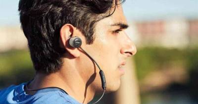 Опасная технология: взрыв Bluetooth-наушников привел к гибели пользователя - focus.ua - Украина - Индия