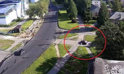 В Петрозаводске задержали водителя, гонявшего по тротуарам, где гуляли дети - gubdaily.ru - Петрозаводск - республика Карелия