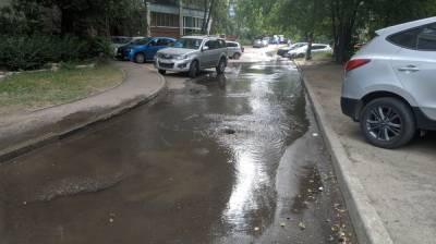 В Воронеже из-за коммунальной аварии затопило двор - vestivrn.ru - Воронеж
