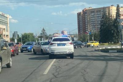 Буханка и Шевроле в центре Тулы собирают пробку - tula.mk.ru - Тула