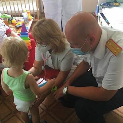 Анна Кузнецова - Следователи принесли гостинцы 2-летнему малышу, который сам убирал за собой в больничной палате – Учительская газета - ug.ru - Россия - Волгоградская обл. - район Тракторозаводский
