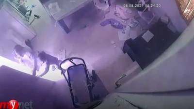 Видео: в Иерусалиме 12-летняя Яфи спасла из огня маленьких братьев - vesty.co.il - Израиль - Иерусалим