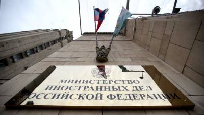 МИД объявил о запрете на въезд в Россию ряду граждан Великобритании - iz.ru - Москва - Россия - Англия - Израиль - Лондон - респ. Чечня