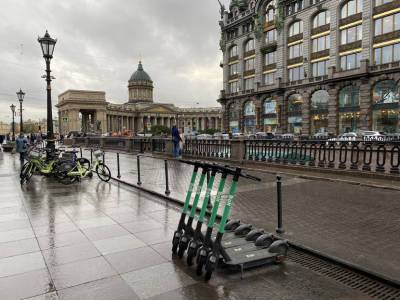 В Петербурге начнут эвакуировать неправильно припаркованные самокаты - neva.today - Петербурга