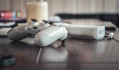 В Подмосковье у 87-летнего ученого украли PlayStation-4 и игры с дисками - newizv.ru - Москва - Московская обл.