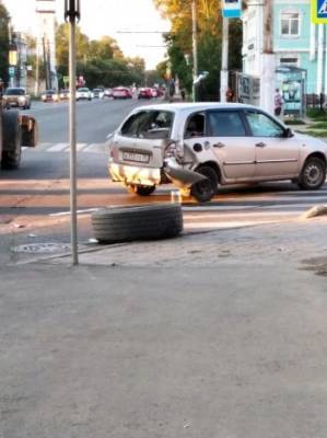 Уехавшее впереди КАМАЗа колесо на ул.Чернышевского спровоцировало ДТП - vologda-poisk.ru - Камаз