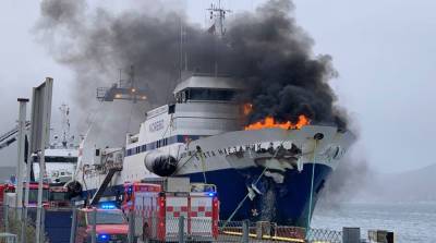 Российский траулер загорелся в норвежском порту - runews24.ru - Норвегия - Россия - Киркенес