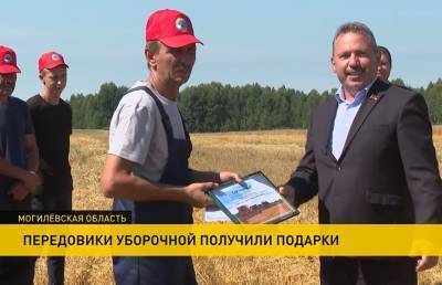 Семейный экипаж комбайнеров получил специальный подарок от Беларусбанка - ont.by - Белоруссия